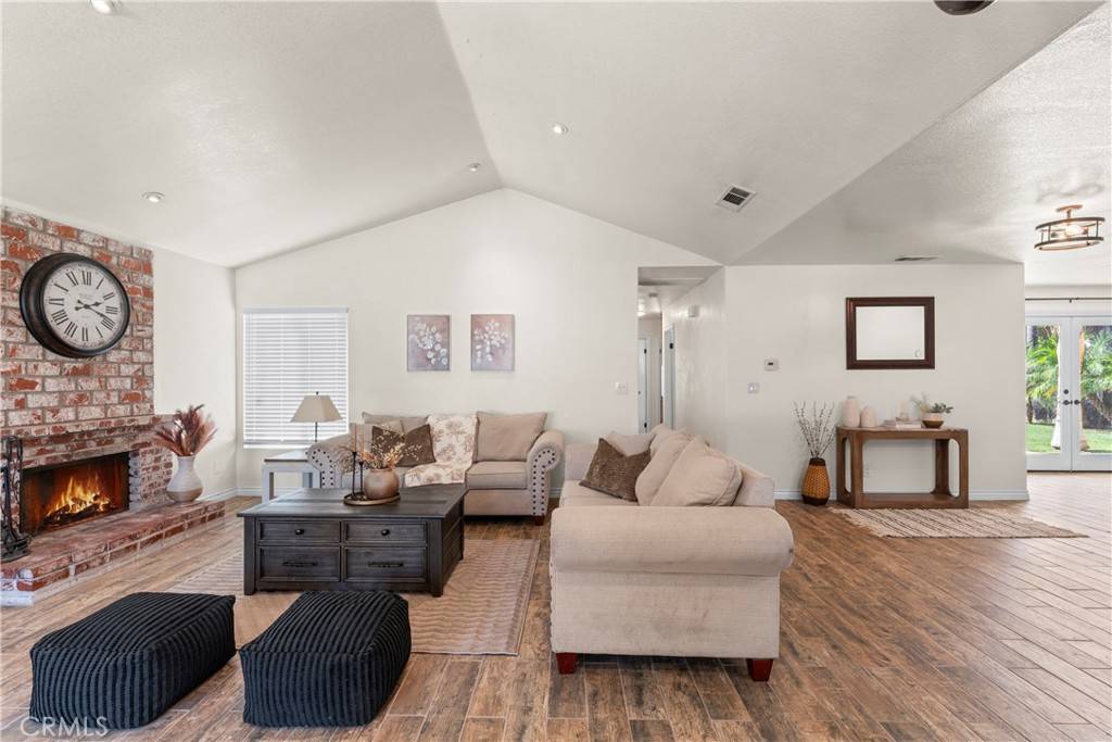 Corona, CA 92879,2170 Kiwi CIR