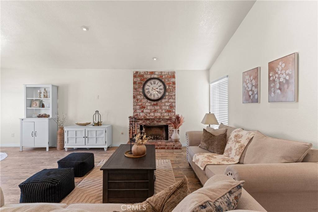 Corona, CA 92879,2170 Kiwi CIR