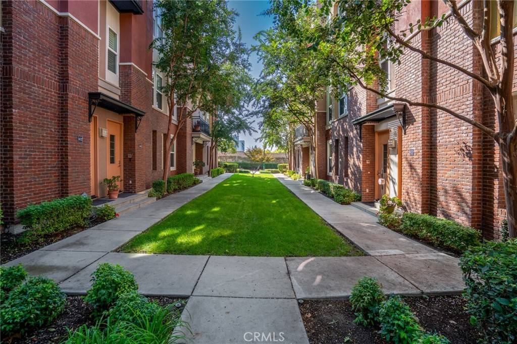 Claremont, CA 91711,630 W 1st ST