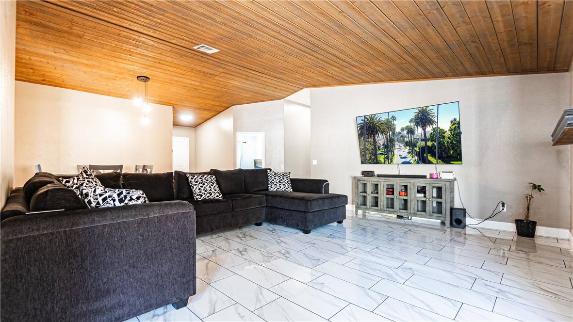 Hemet, CA 92544,44394 Meadow Grove St