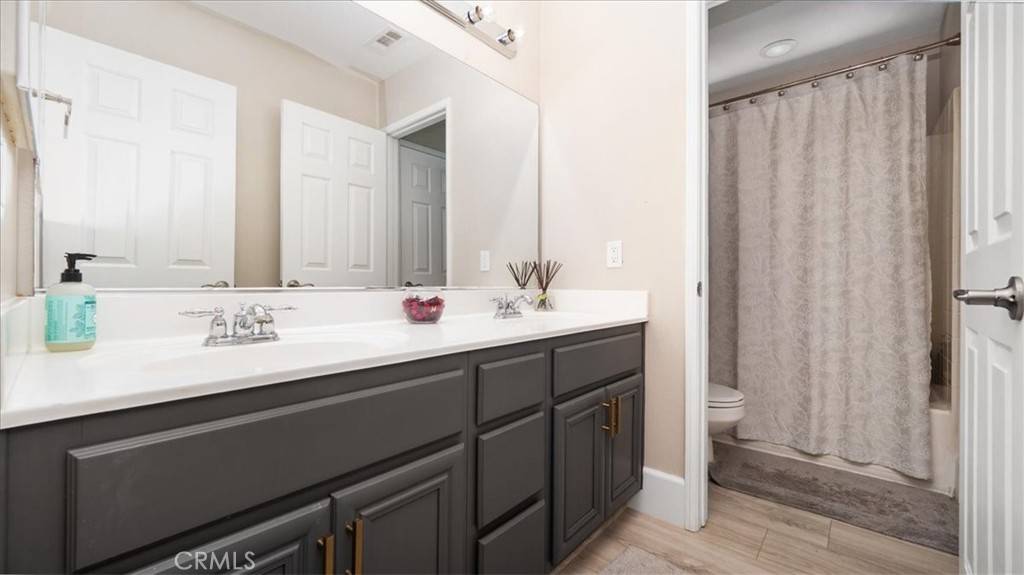 Eastvale, CA 92880,13713 Turf Paradise