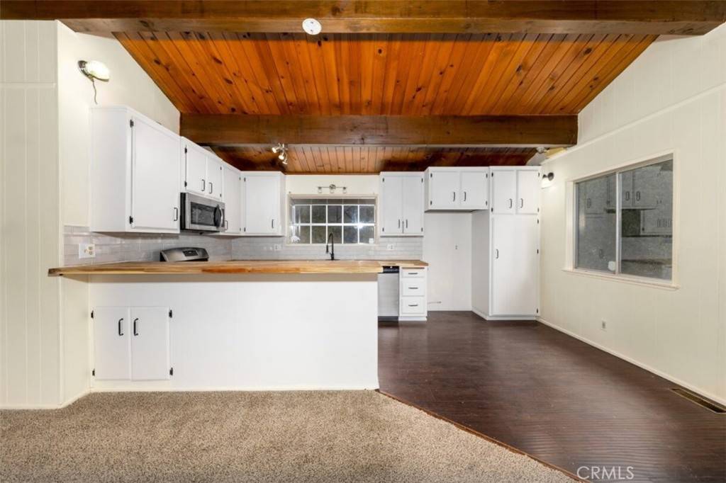 Crestline, CA 92325,129 Zermatt DR #1-2