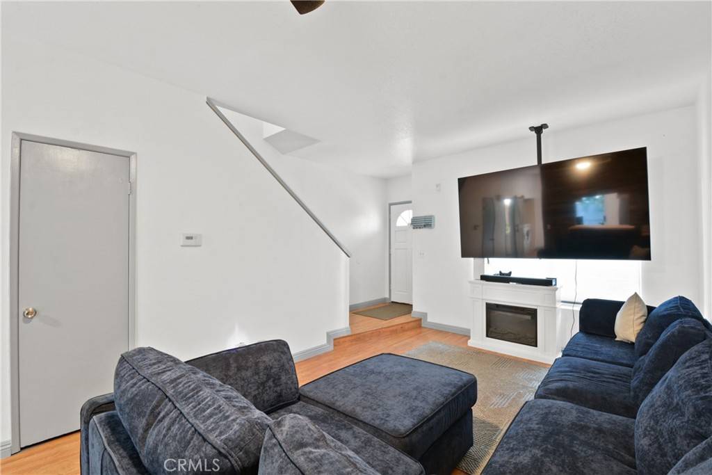 Ontario, CA 91762,926 W Philadelphia #R99