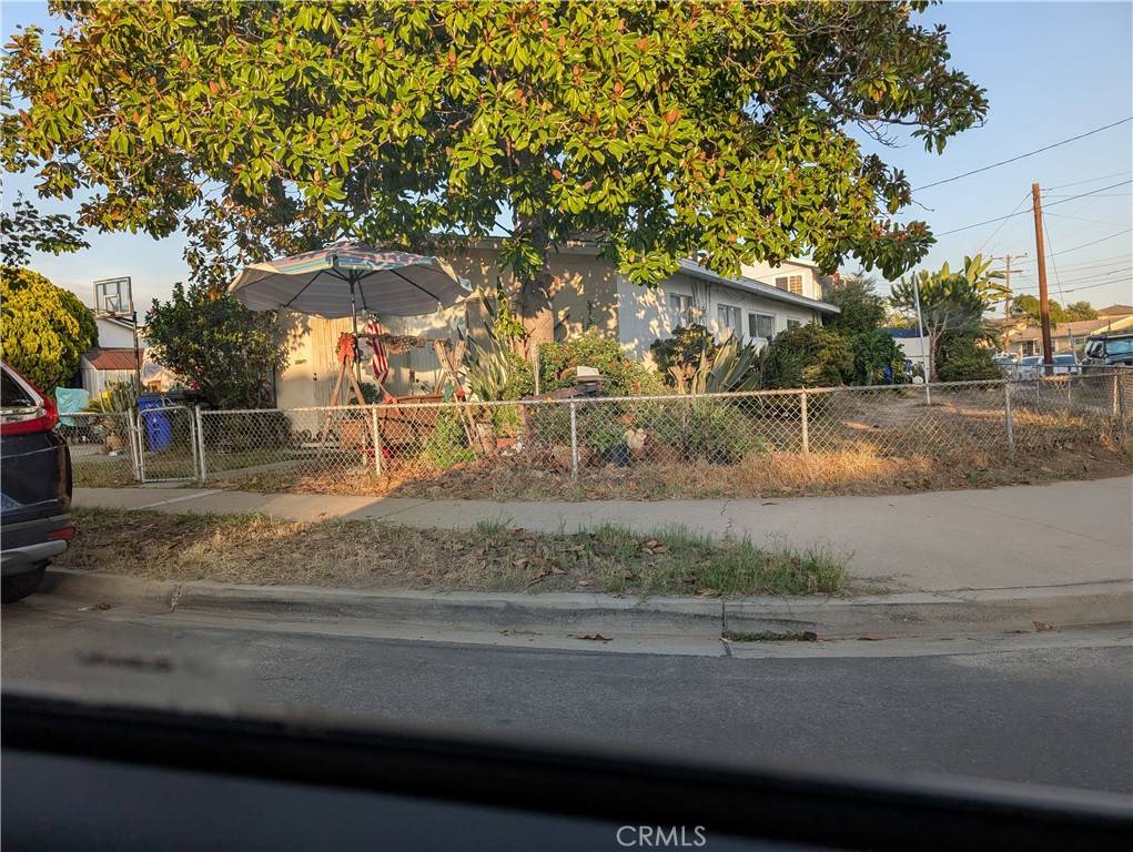 San Diego, CA 92117,4527 Kickapoo CT