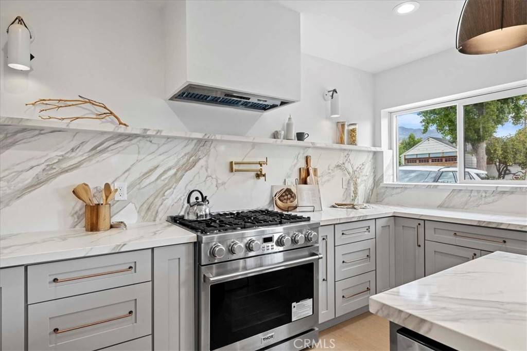 Sierra Madre, CA 91024,245 W Laurel