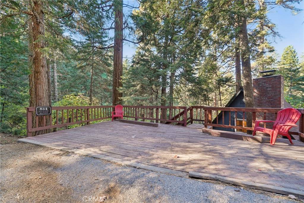 Lake Arrowhead, CA 92385,814 Ivy LN