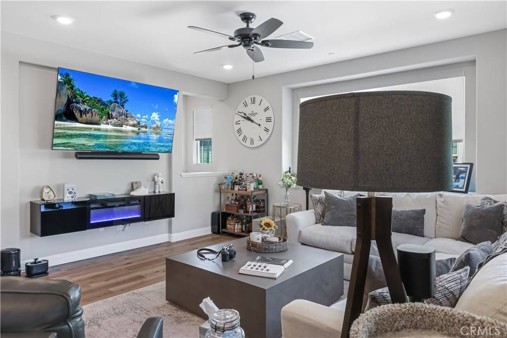 Fontana, CA 92336,5604 Altamura WAY #11