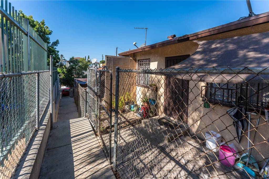 Los Angeles, CA 90044,11242 S Budlong