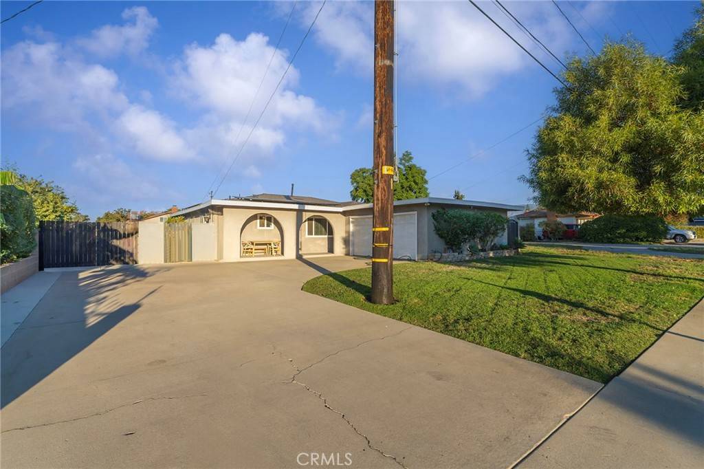 Fontana, CA 92335,9646 Palmetto AVE