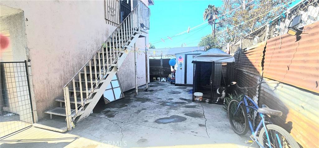 Los Angeles, CA 90001,1715 E 70th