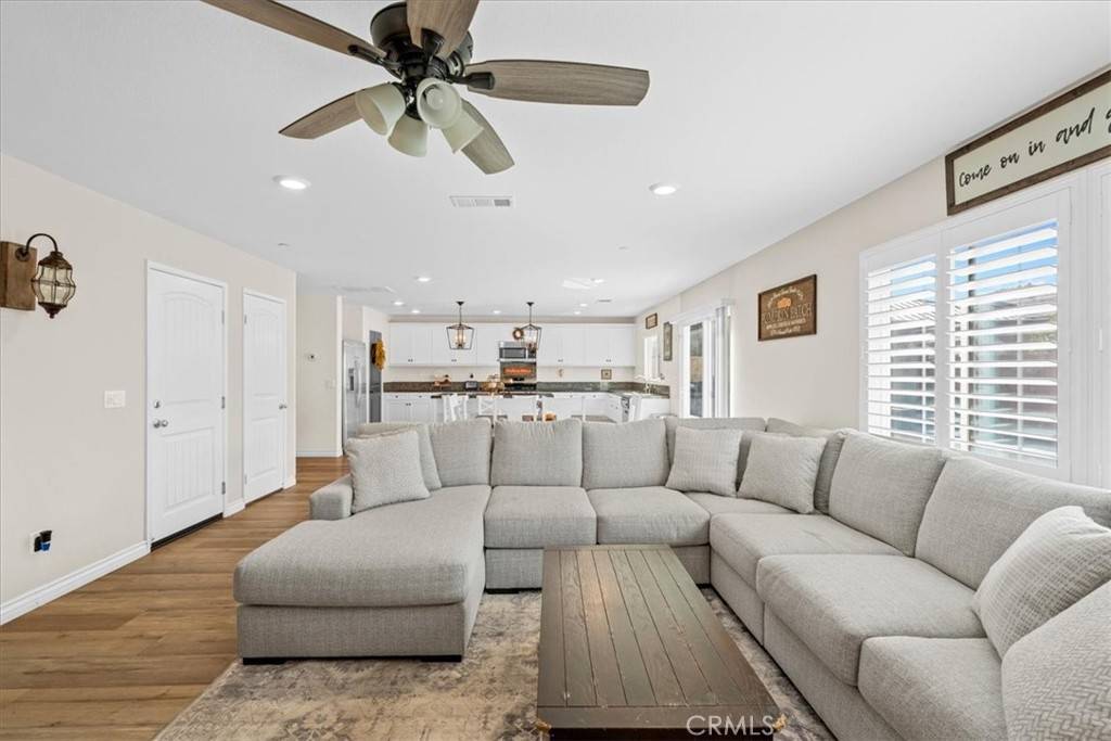 Fontana, CA 92336,6362 Gold Finch Way