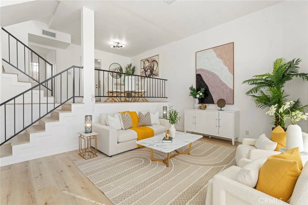 Los Angeles, CA 90012,925 W College