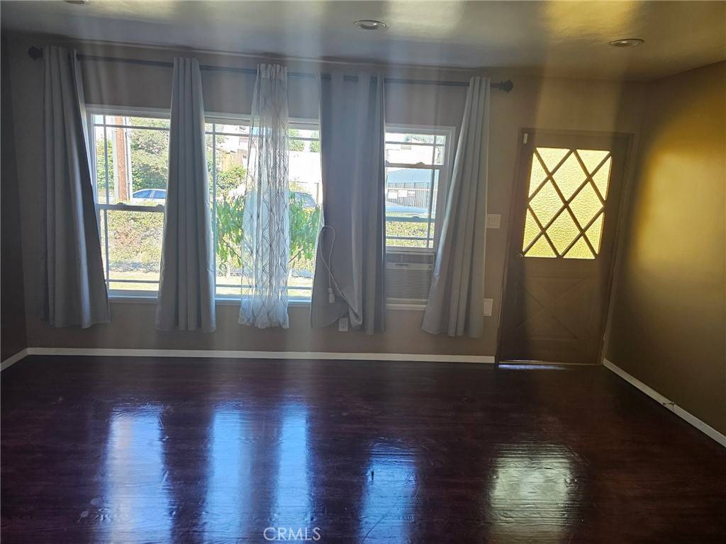 Bell, CA 90706,8558 Park