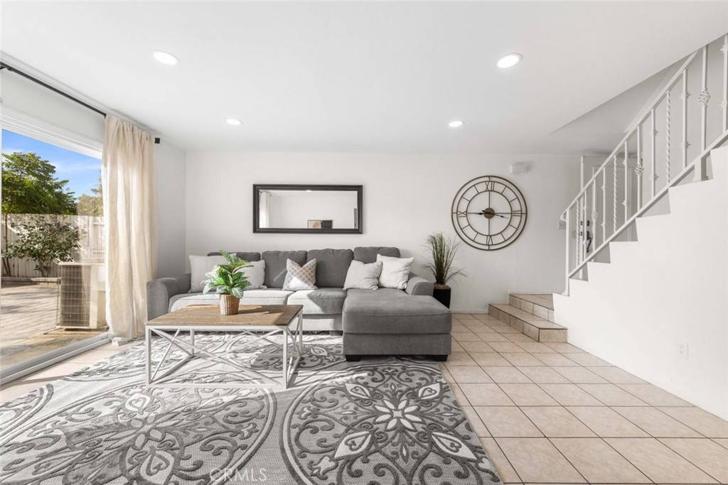 Claremont, CA 91711,643 S College AVE