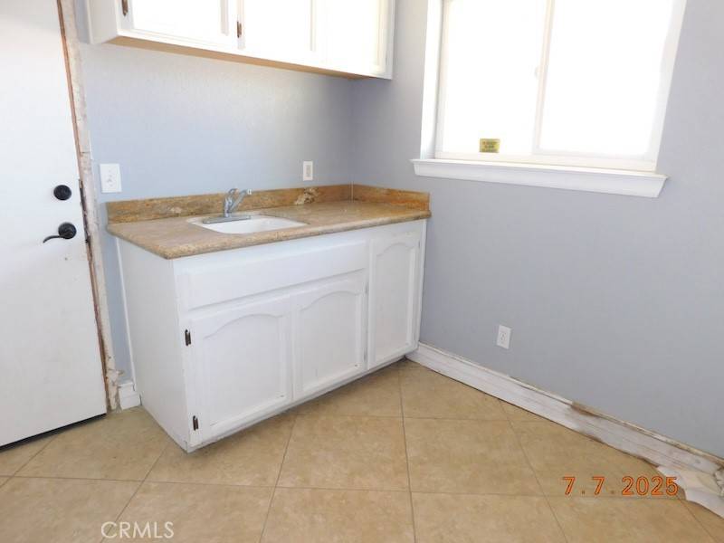 Apple Valley, CA 92308,10883 Milpas