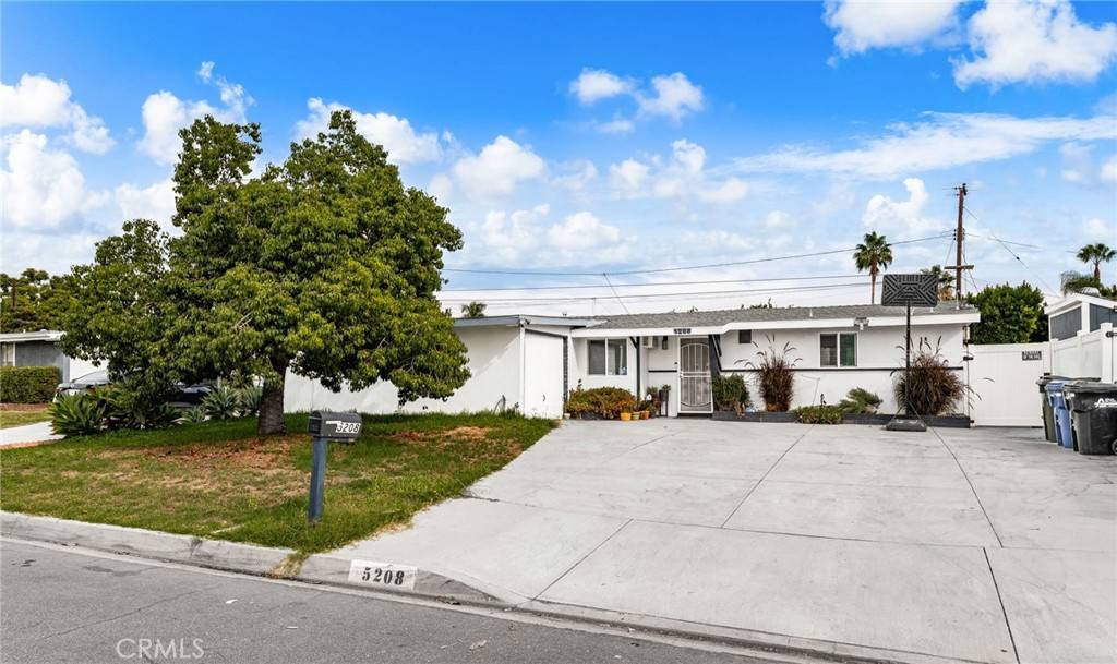 Azusa, CA 91702,5208 N Leaf