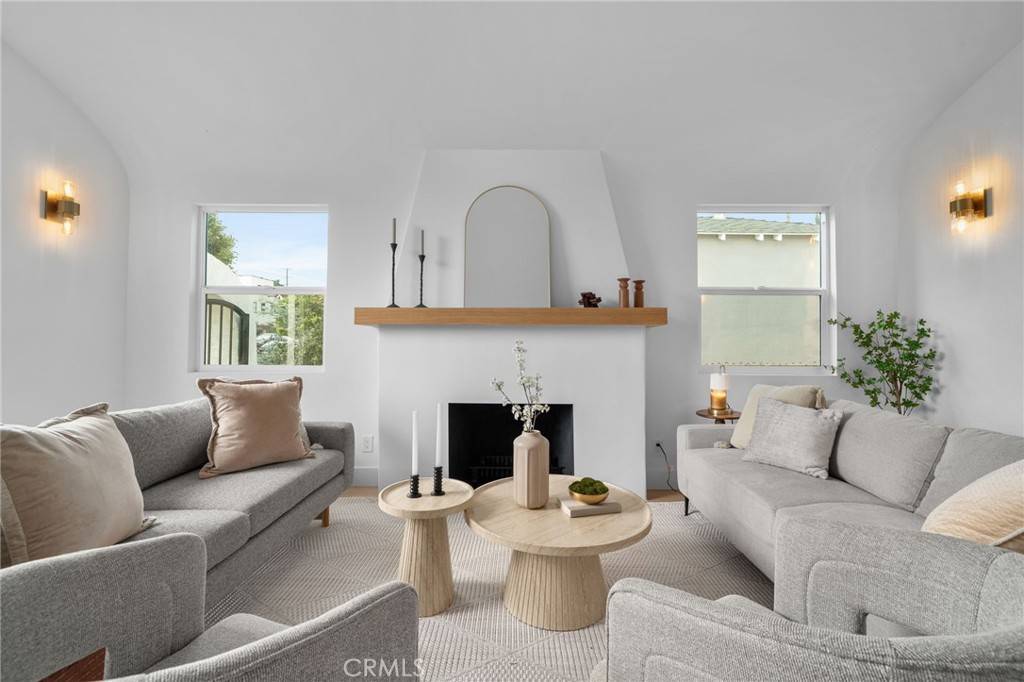 Los Angeles, CA 90043,3477 Floresta