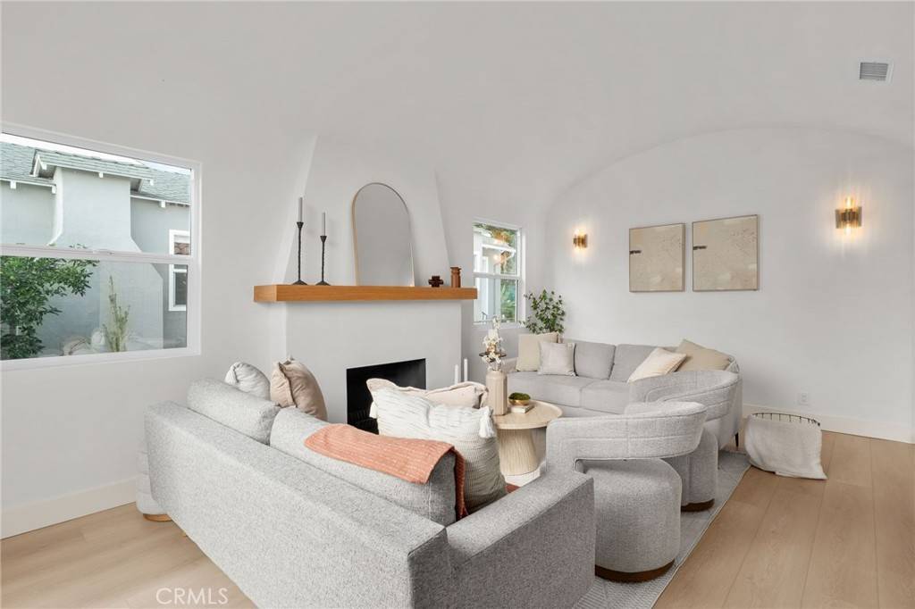 Los Angeles, CA 90043,3477 Floresta