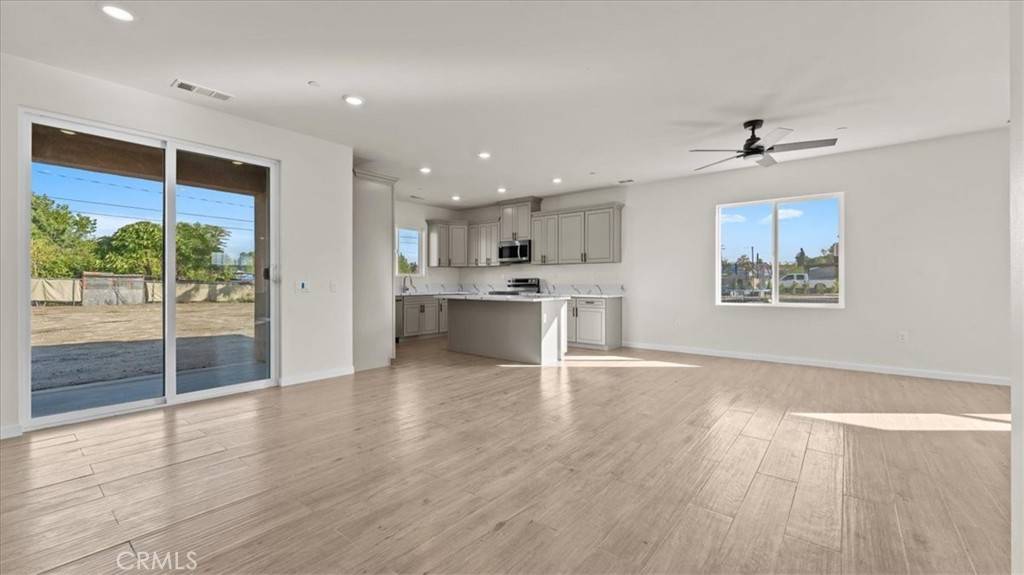 Perris, CA 92570,21402 Short Ridge