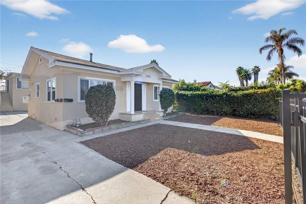 Los Angeles, CA 90044,1300 W 90th ST