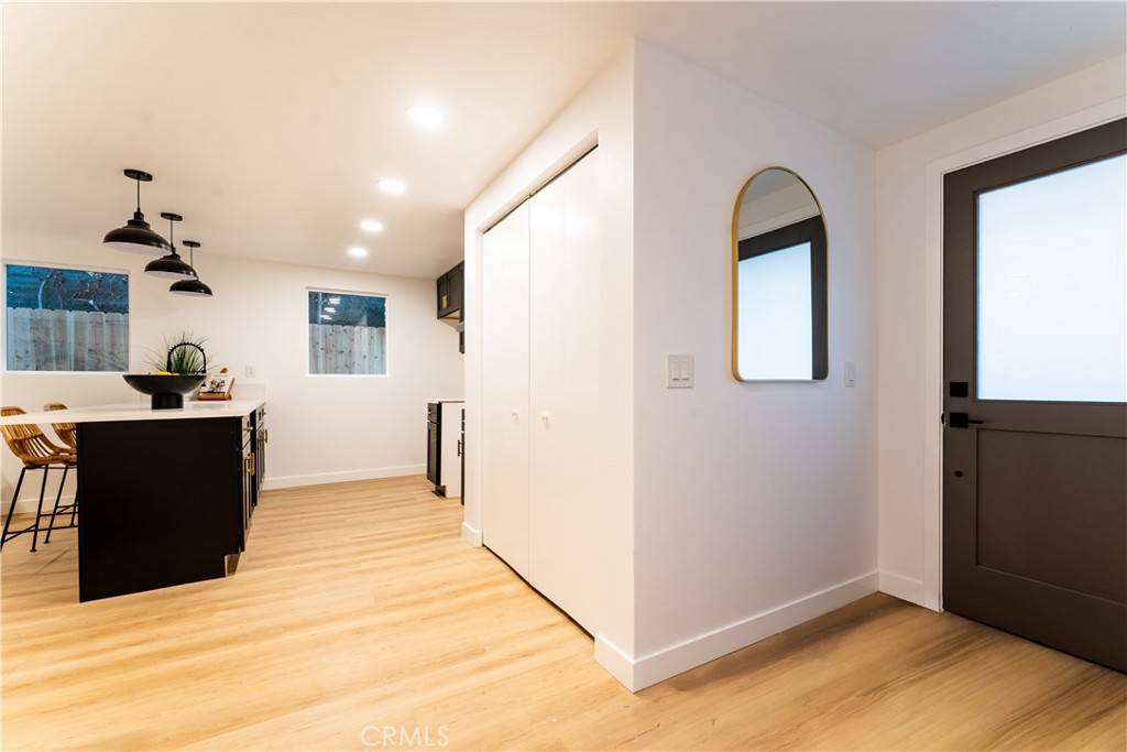 Los Angeles, CA 90019,1189 Crenshaw BLVD