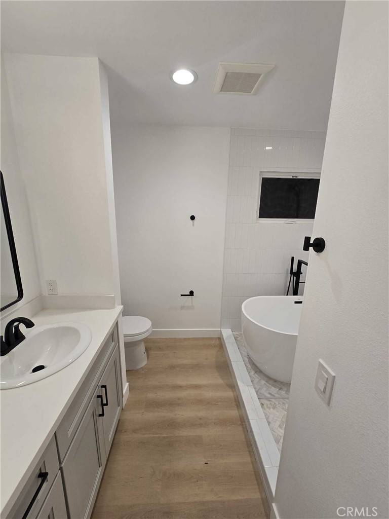 Granada Hills, CA 91344,16124 San Fernando Mission BLVD