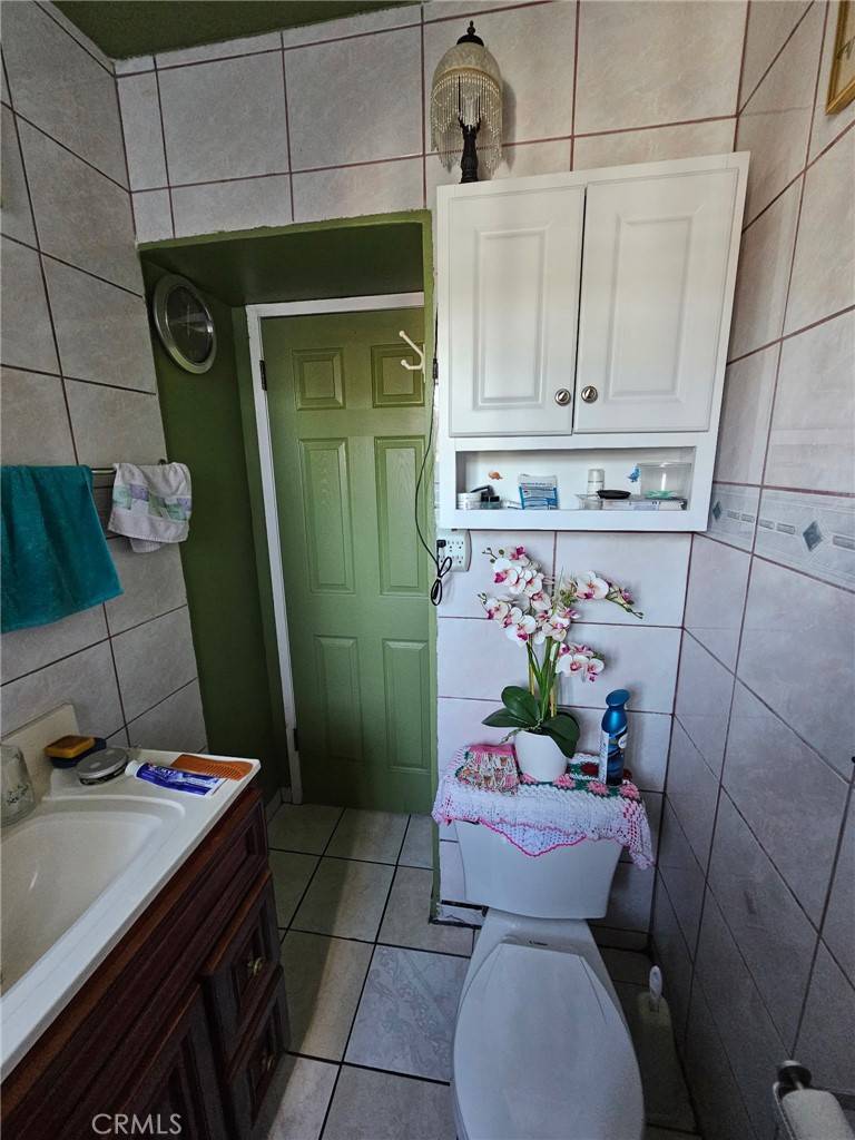 Los Angeles, CA 90003,351 E 92nd