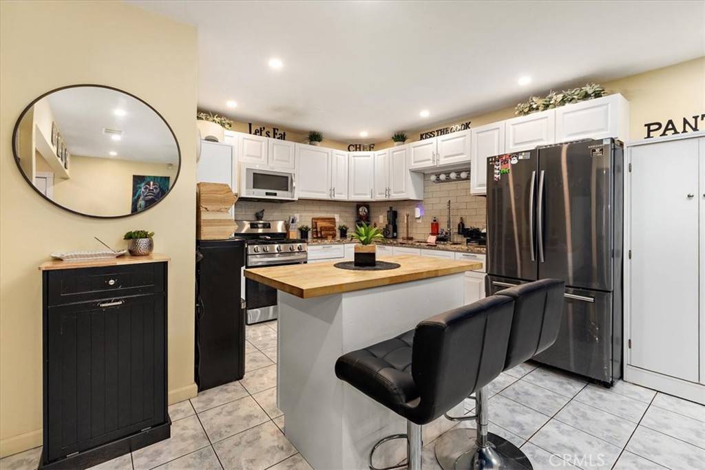 Hawthorne, CA 90250,11612 Cimarron Ave