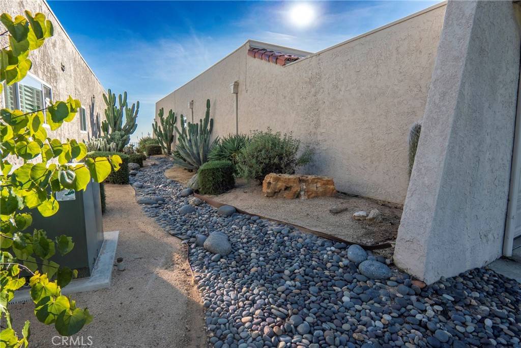 Claremont, CA 91711,880 W Highpoint