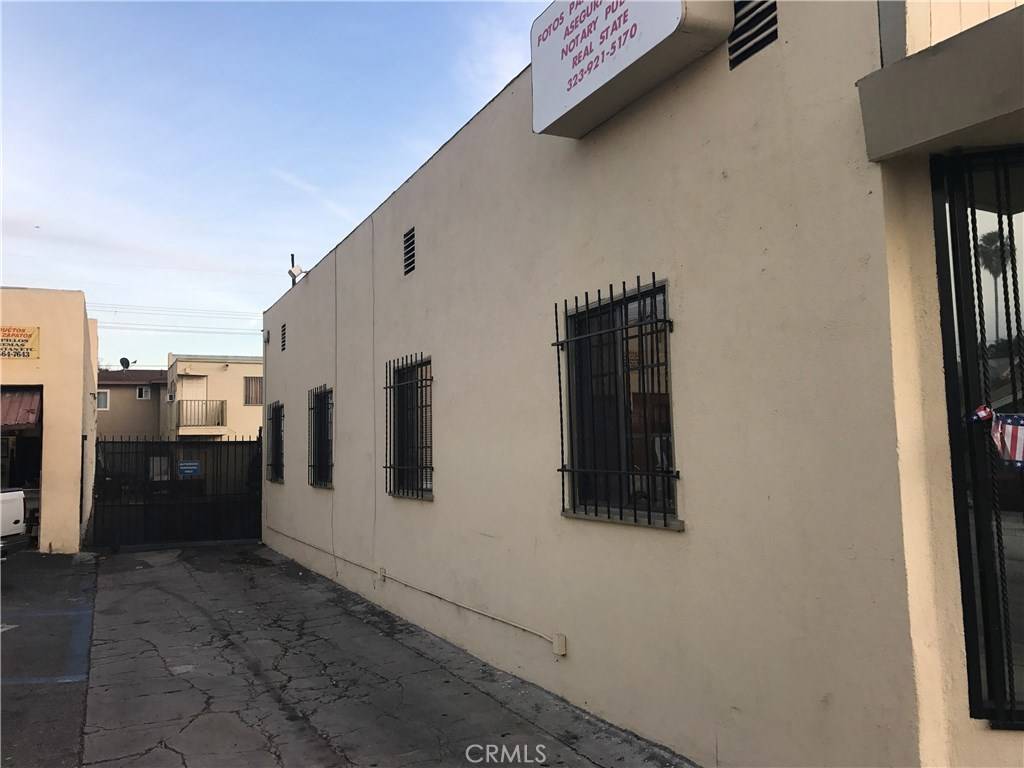 South Gate, CA 90280,8156 State ST