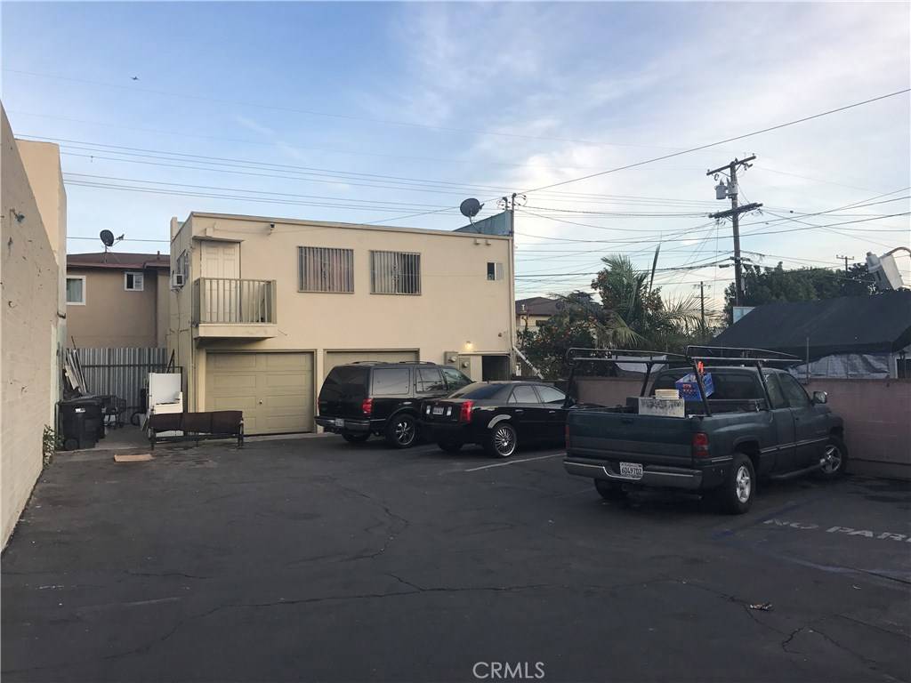South Gate, CA 90280,8156 State ST