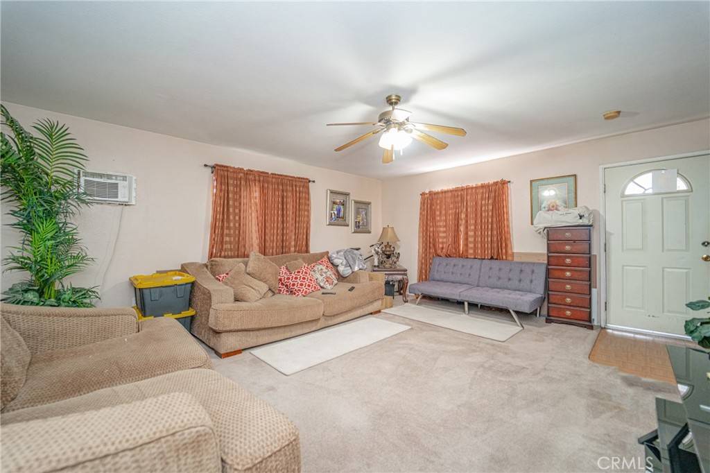 Cudahy, CA 90201,5229 Live Oak ST