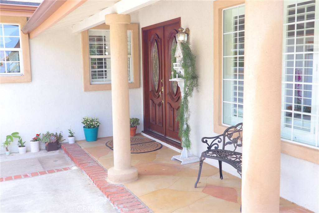 Montebello, CA 90640,2013 Merle DR