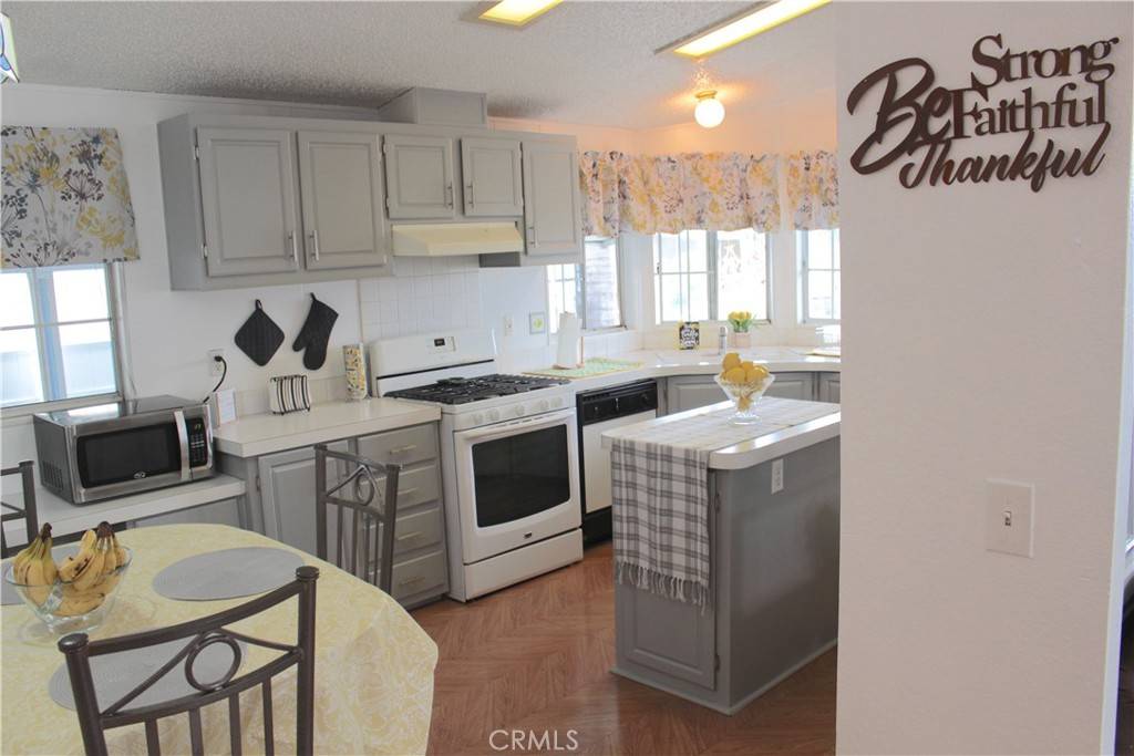 South Gate, CA 90280,10001 W Frontage RD #94