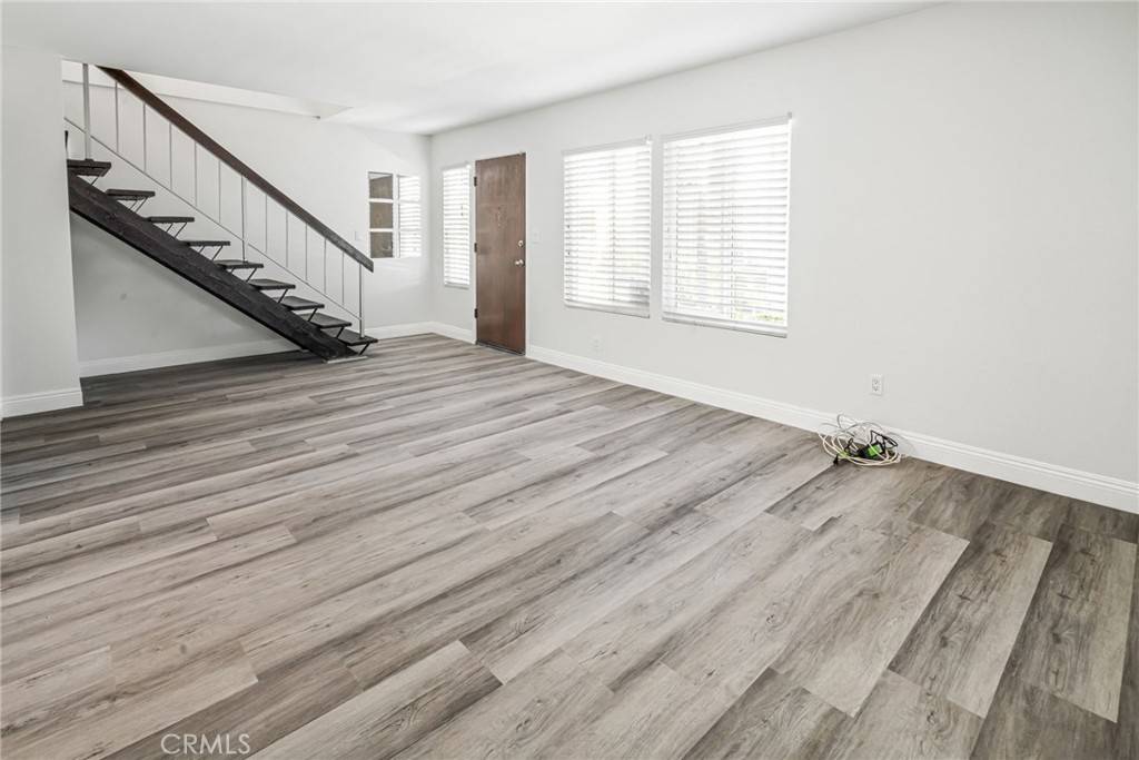 South Gate, CA 90280,10120 Karmont Avenue