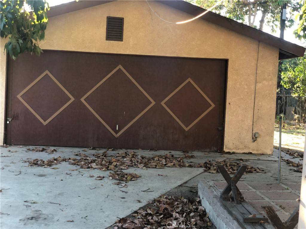 South Gate, CA 90280,8113 Chestnut AVE