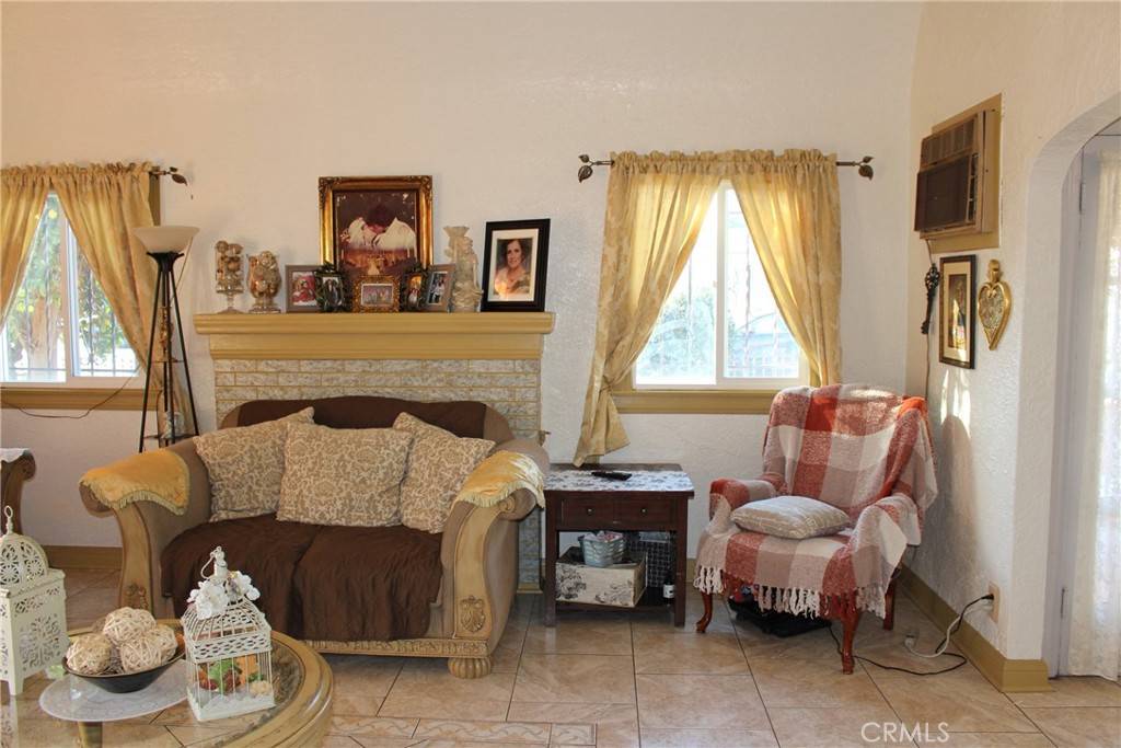 South Gate, CA 90280,3103 Liberty BLVD