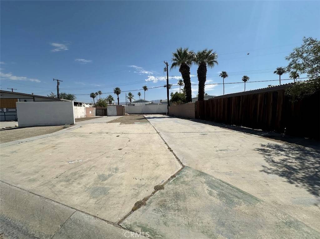 Thousand Palms, CA 92276,32060 Oakland