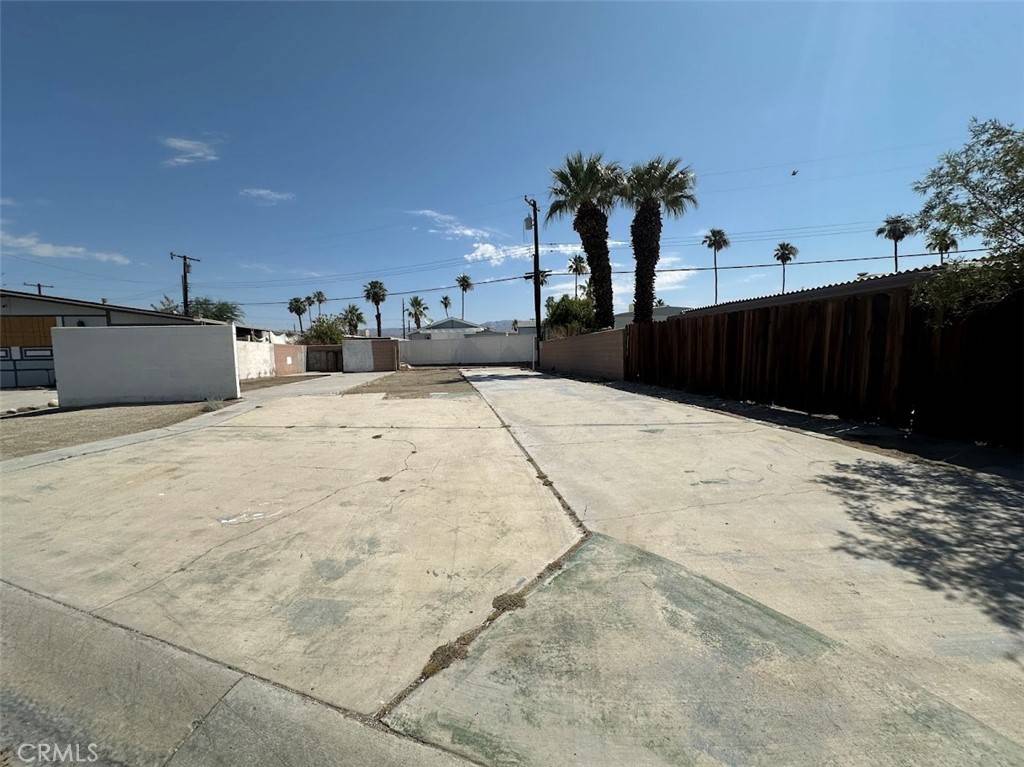 Thousand Palms, CA 92276,32060 Oakland