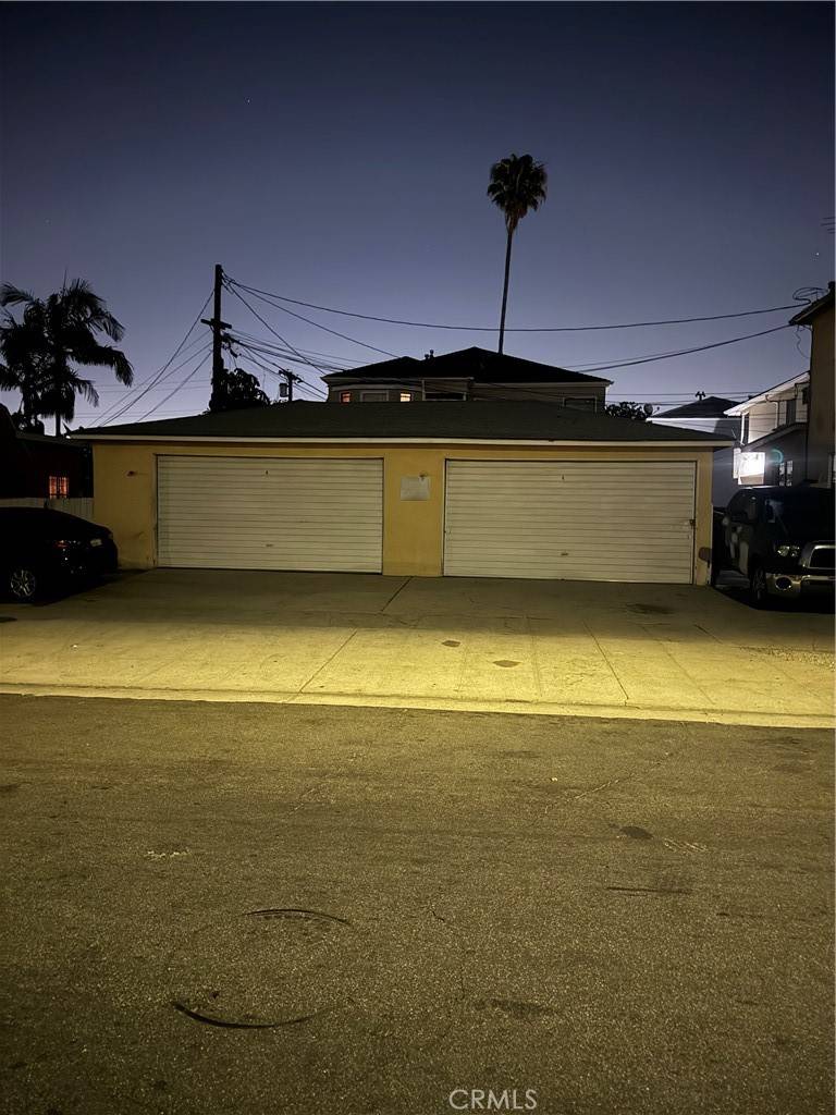 Los Angeles, CA 90016,3446 Hillcrest DR