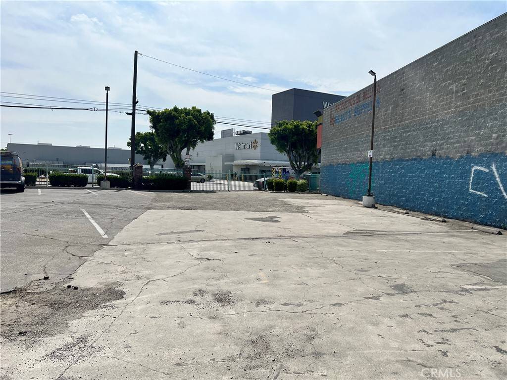 Compton, CA 90221,2111 N Long Beach BLVD