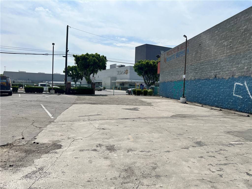 Compton, CA 90221,2111 N Long Beach BLVD