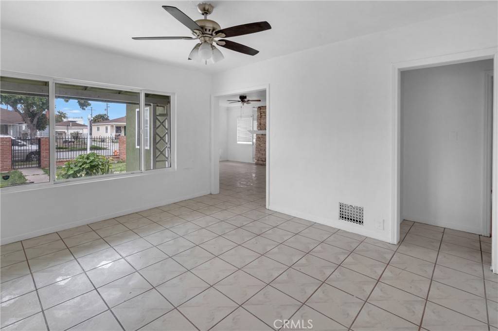 Compton, CA 90221,1007 E Kay ST