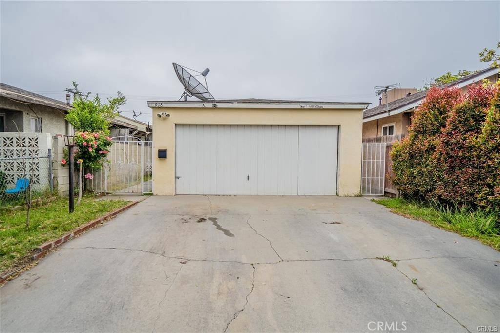 Inglewood, CA 90301,918 S Oak ST