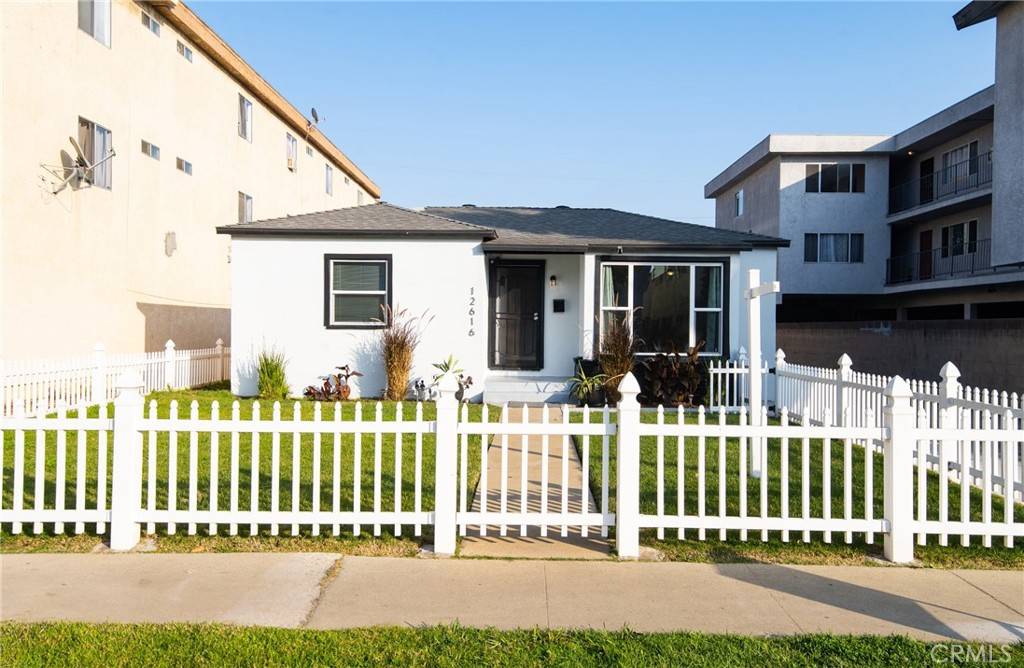 Hawthorne, CA 90250,12616 Kornblum AVE