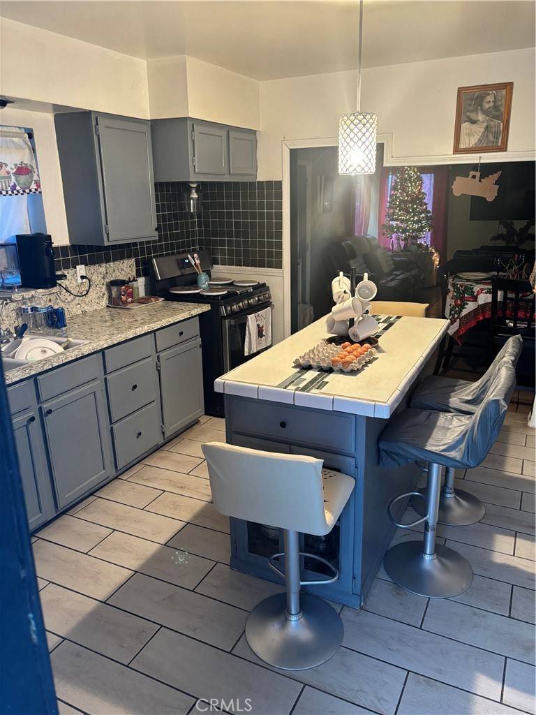 Compton, CA 90221,511 S Pannes AVE