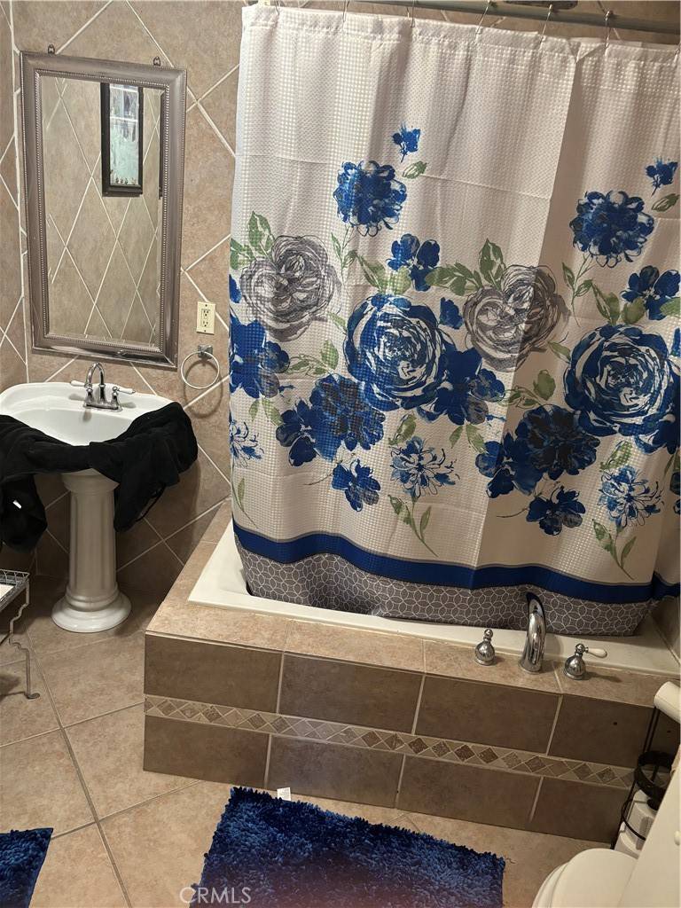 Compton, CA 90221,511 S Pannes AVE