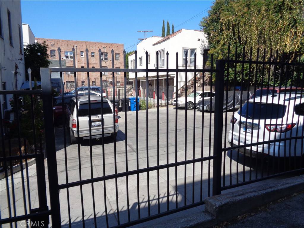 Los Angeles, CA 90004,152 S Westmoreland AVE