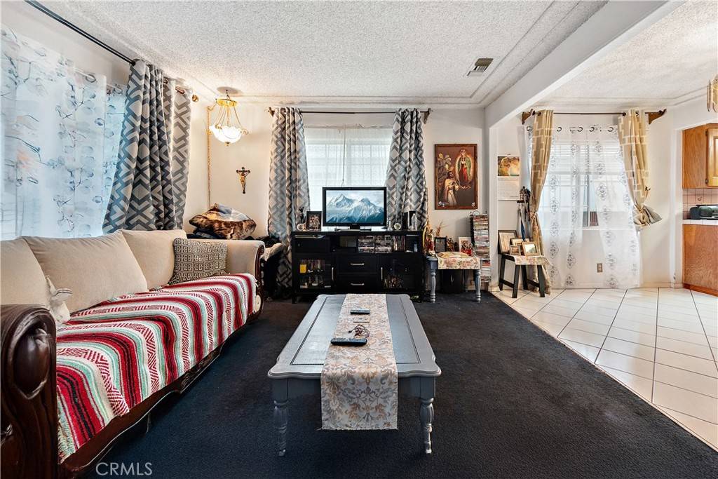 Los Angeles, CA 90022,1517 Simmons AVE