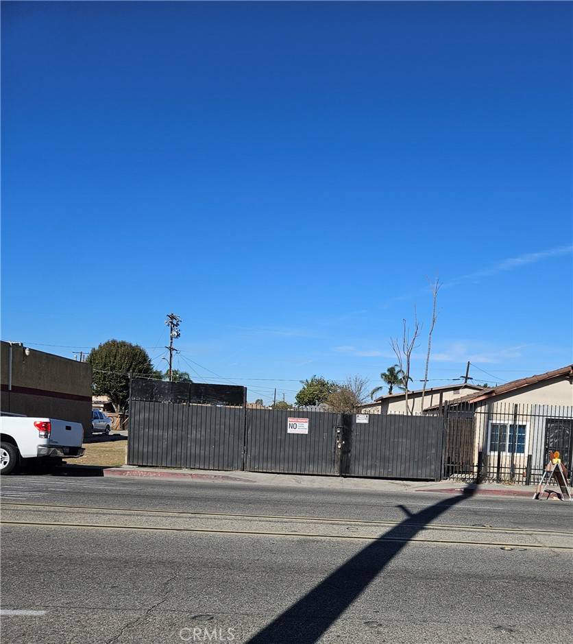 Compton, CA 90220,653 W Compton BLVD